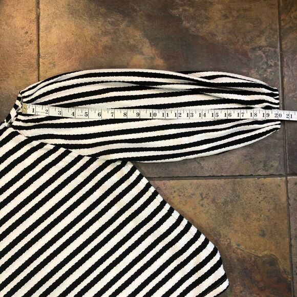 Ann Taylor Factory White Blouse Black Stripes Off The Shoulder XS - Picture 4 of 9